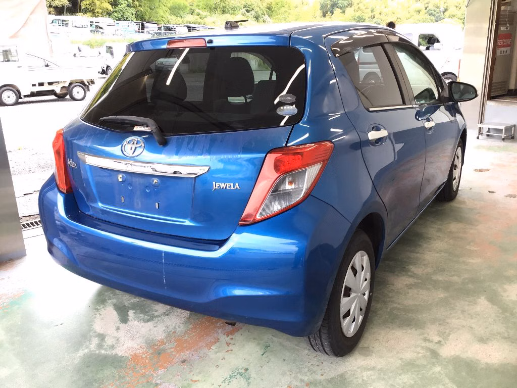 TOYOTA VITZ