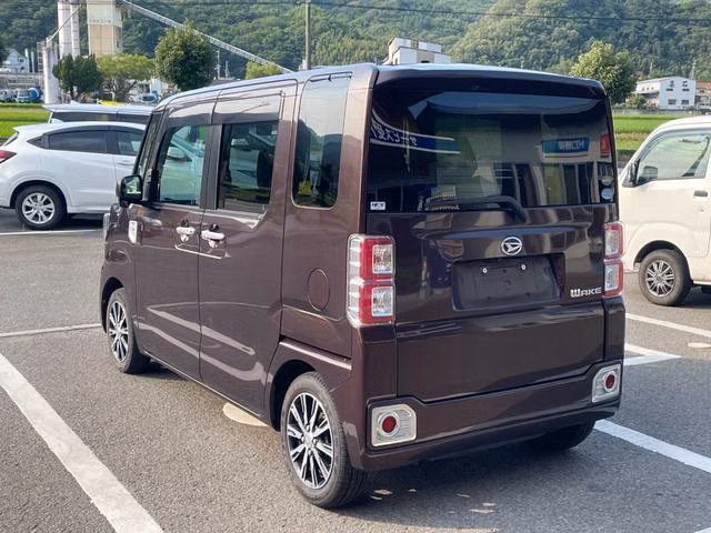 DAIHATSU WAKE