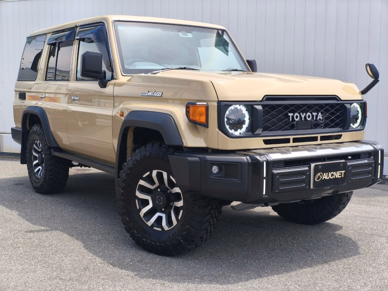 TOYOTA LAND CRUISER
