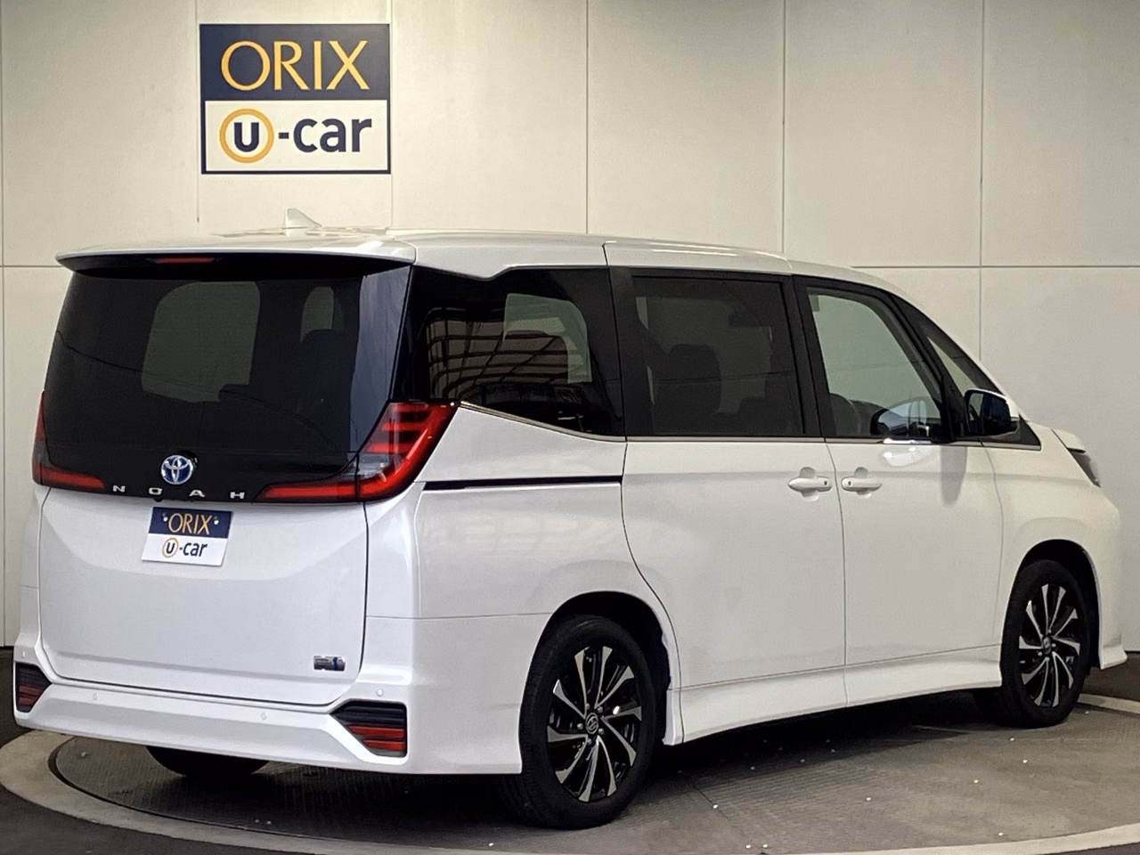TOYOTA NOAH