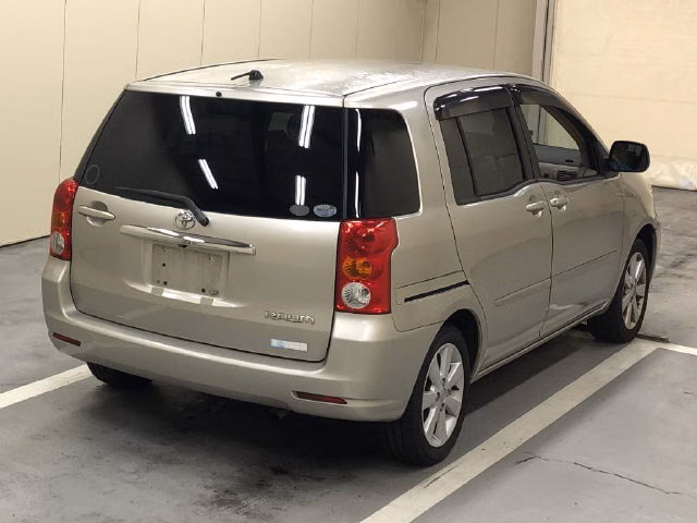TOYOTA RAUM