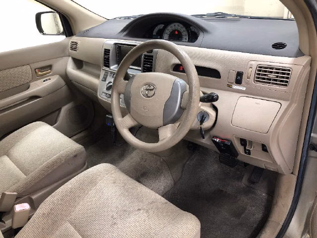 TOYOTA RAUM