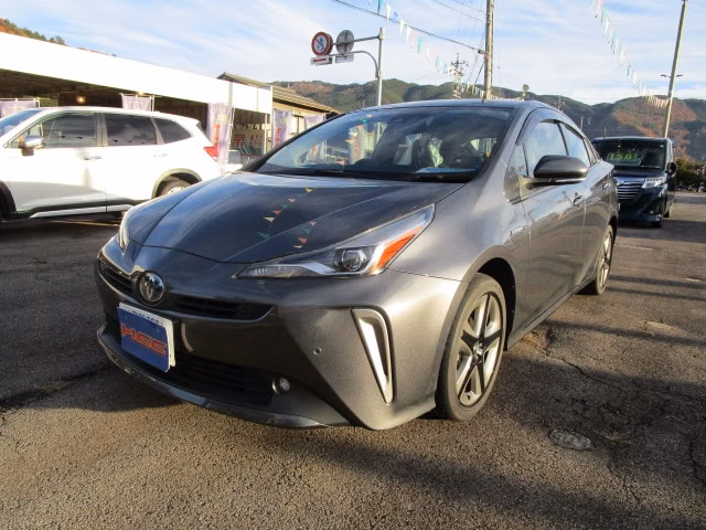 TOYOTA PRIUS