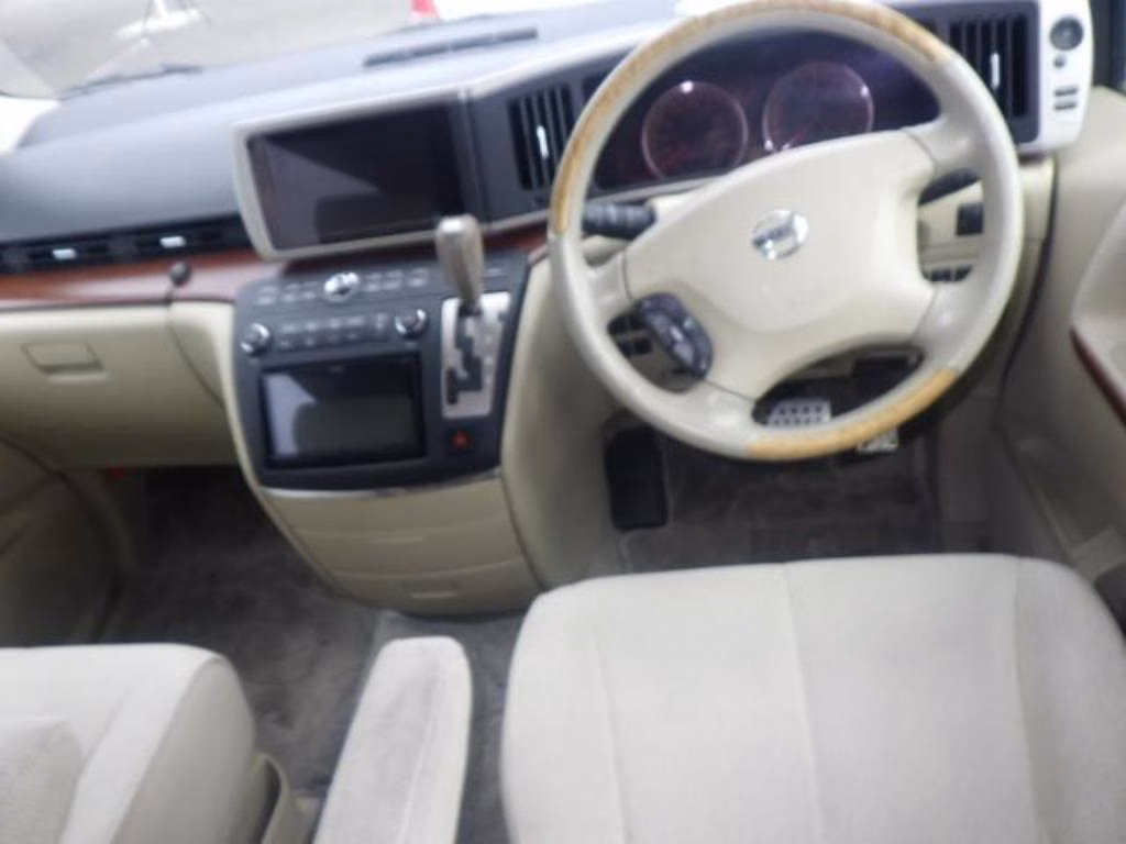 NISSAN ELGRAND