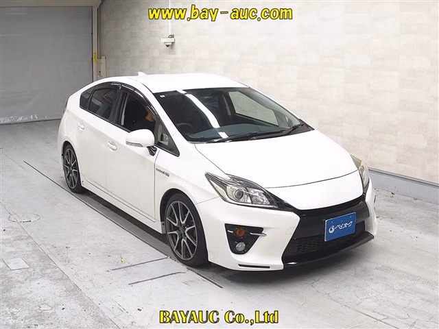 TOYOTA PRIUS