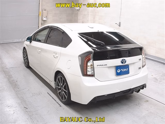TOYOTA PRIUS