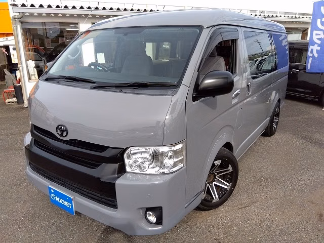 TOYOTA HIACE