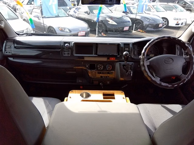 TOYOTA HIACE