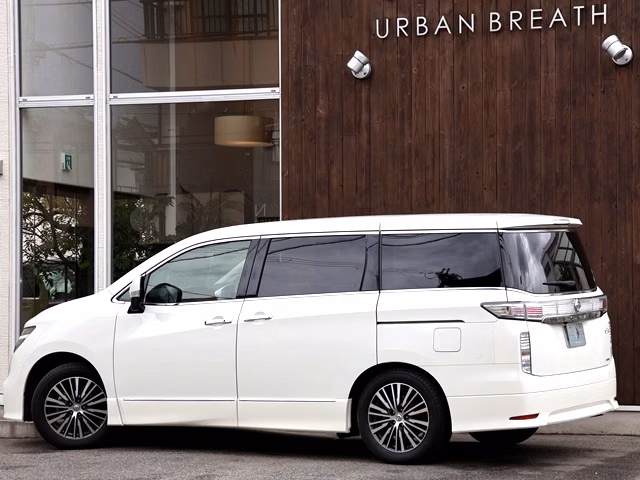 NISSAN ELGRAND