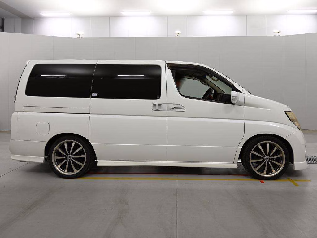 NISSAN ELGRAND
