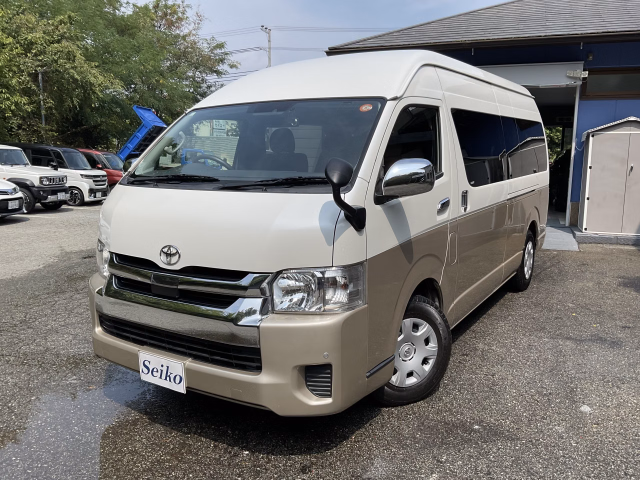 TOYOTA HIACE
