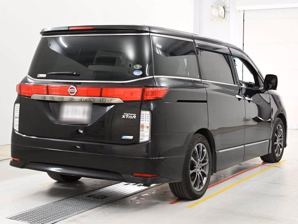 NISSAN ELGRAND