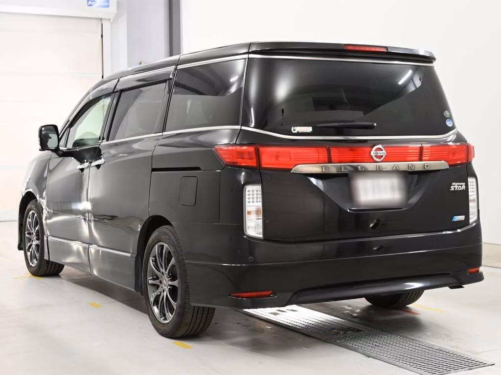 NISSAN ELGRAND