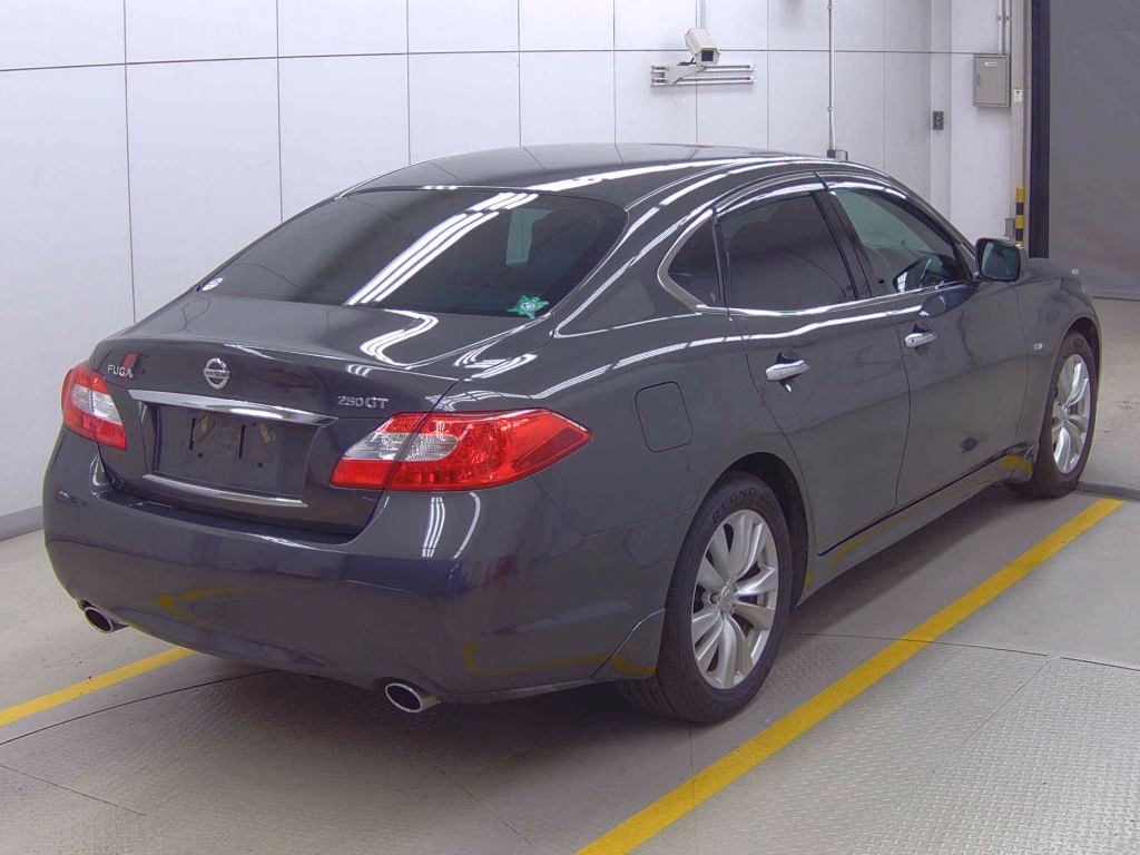 NISSAN FUGA