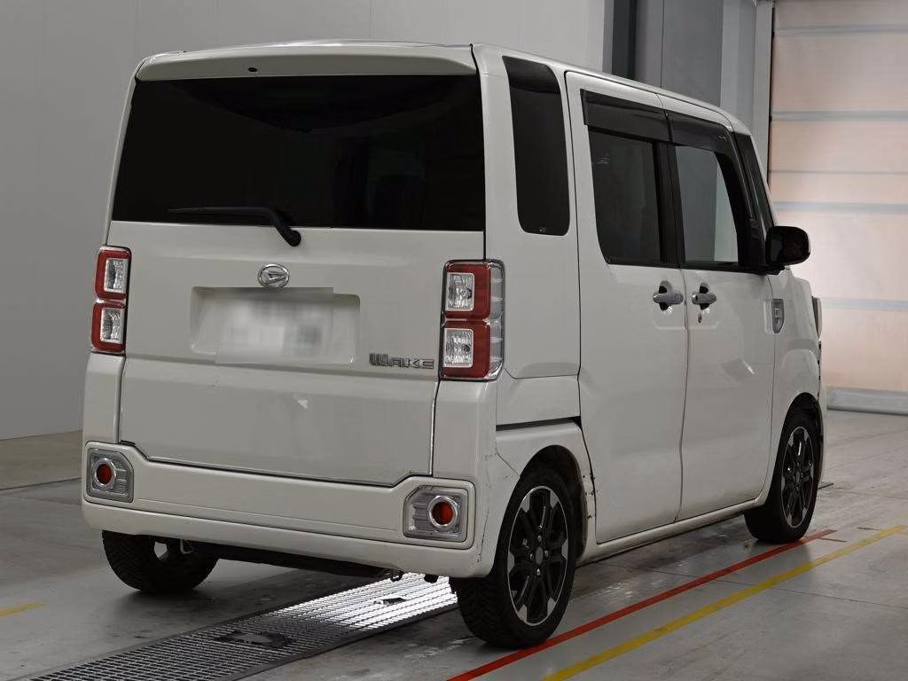 DAIHATSU WAKE