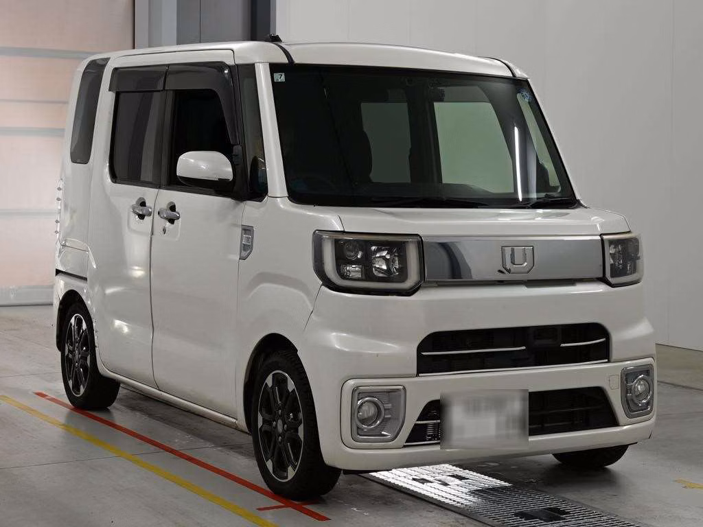 DAIHATSU WAKE