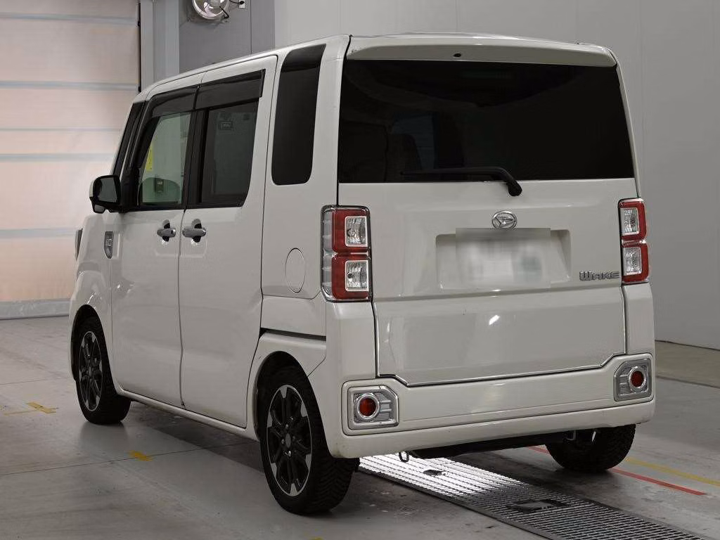 DAIHATSU WAKE