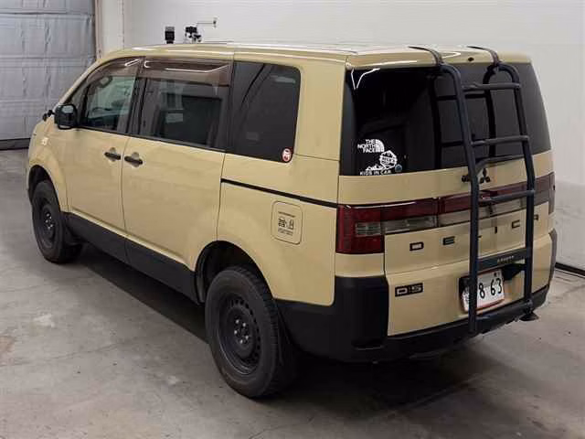 MITSUBISHI DELICA D:5