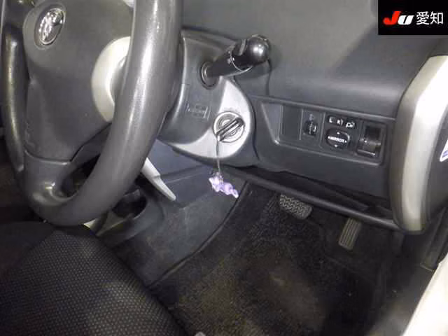 TOYOTA IST