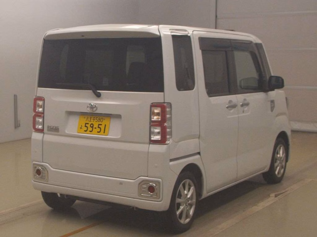 TOYOTA PIXIS MEGA