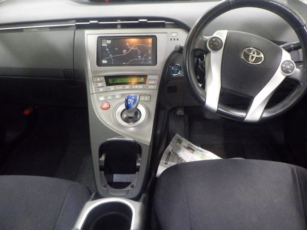 TOYOTA PRIUS