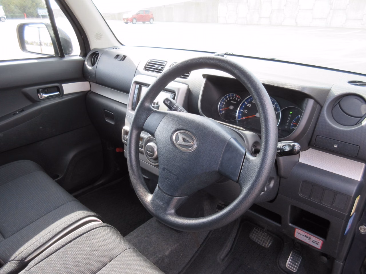 DAIHATSU MOVE CONTE