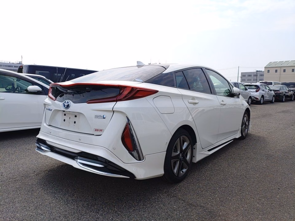TOYOTA PRIUS PHV