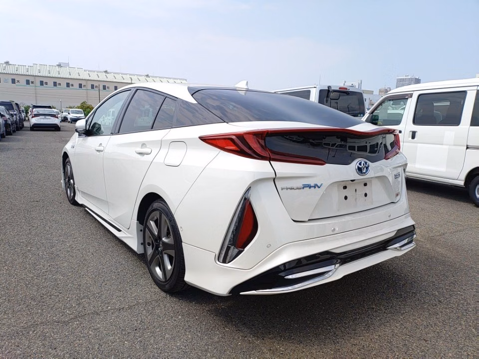 TOYOTA PRIUS PHV