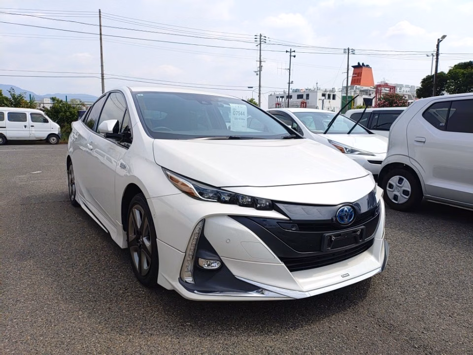 TOYOTA PRIUS PHV