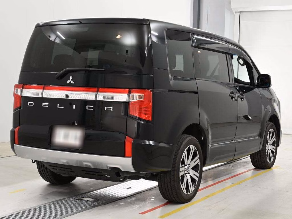 MITSUBISHI DELICA D:5