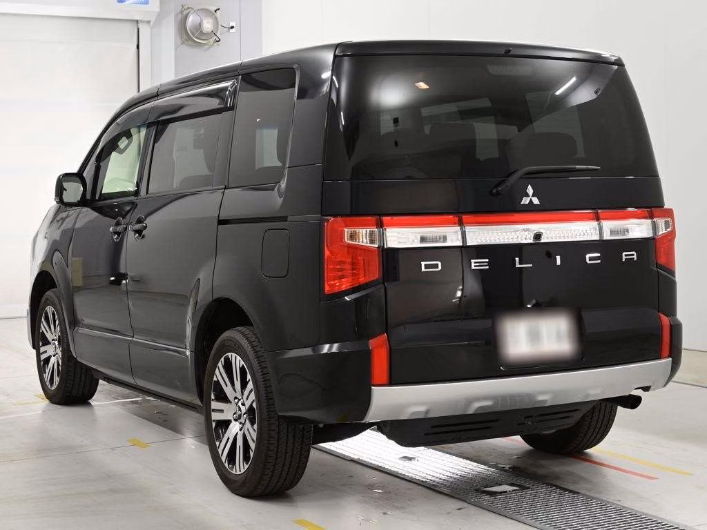 MITSUBISHI DELICA D:5