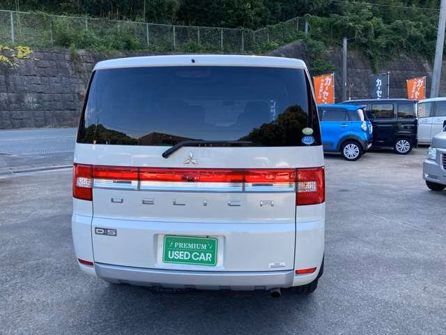 MITSUBISHI DELICA D:5