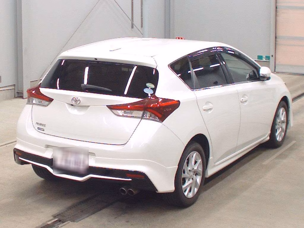 TOYOTA AURIS