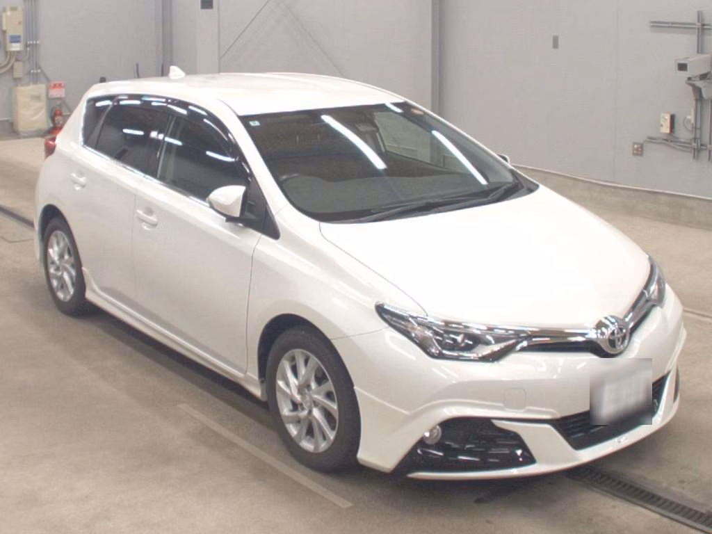 TOYOTA AURIS