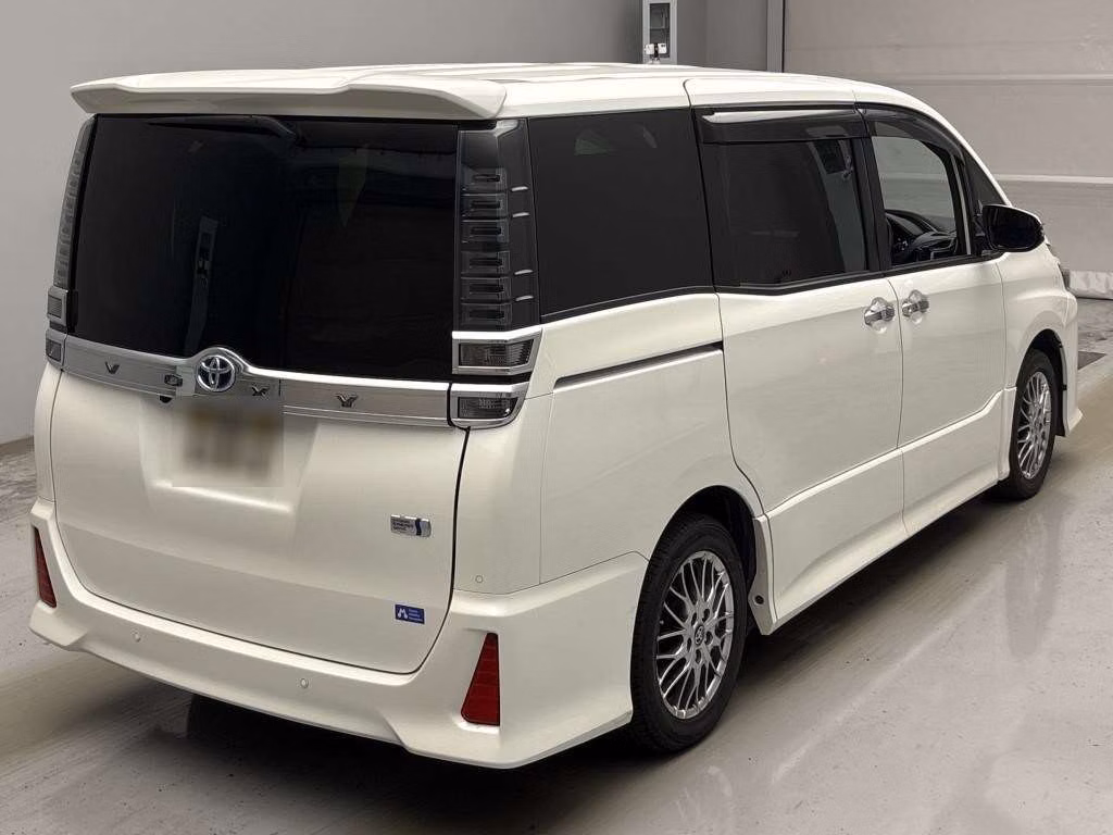 TOYOTA VOXY