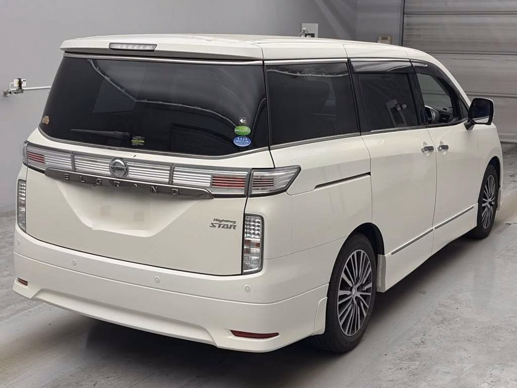 NISSAN ELGRAND