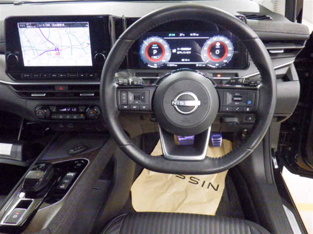 NISSAN AURA