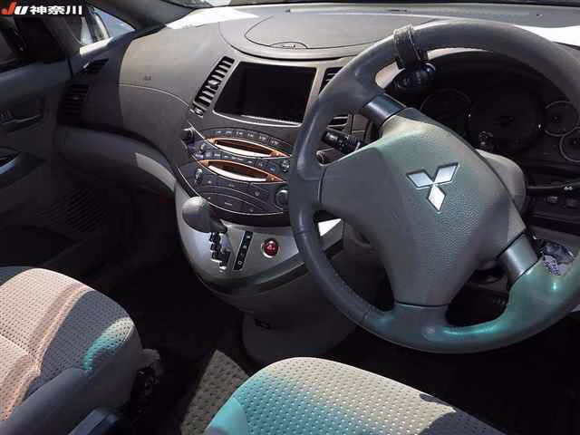 MITSUBISHI GRANDIS