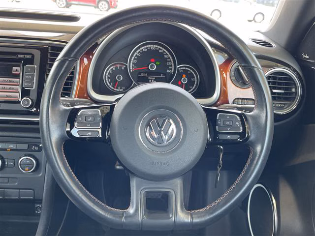 VOLKSWAGEN BEETLE