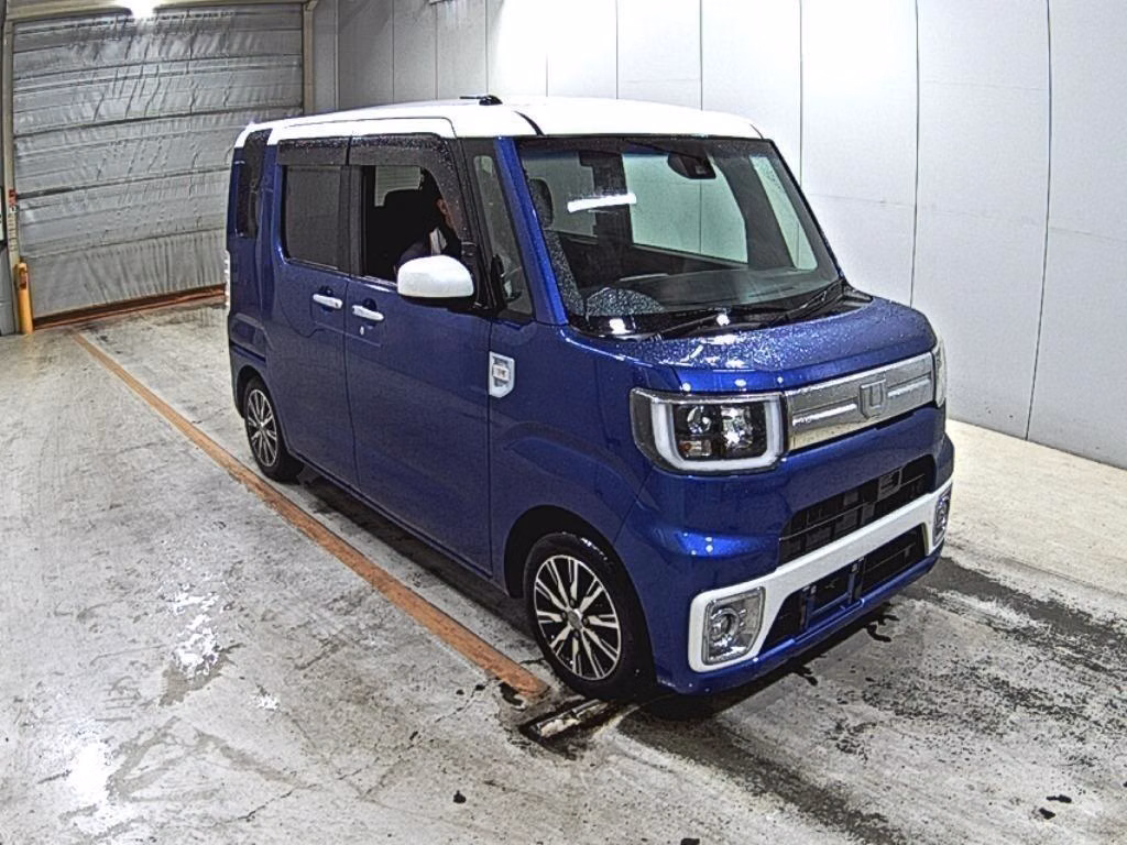 DAIHATSU WAKE