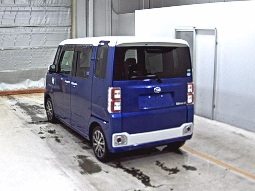 DAIHATSU WAKE