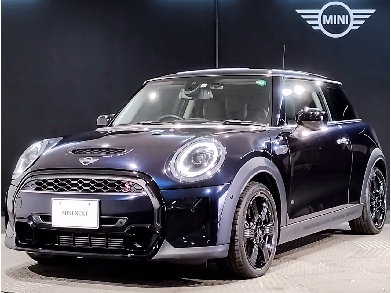 MINI HATCH