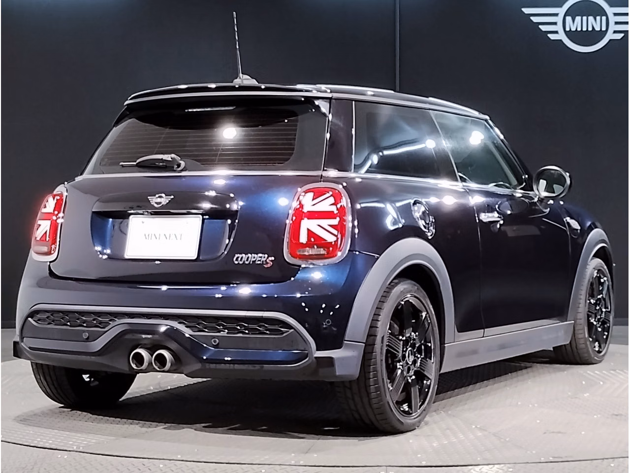 MINI HATCH