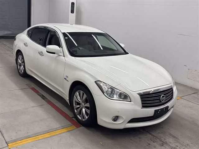 NISSAN FUGA
