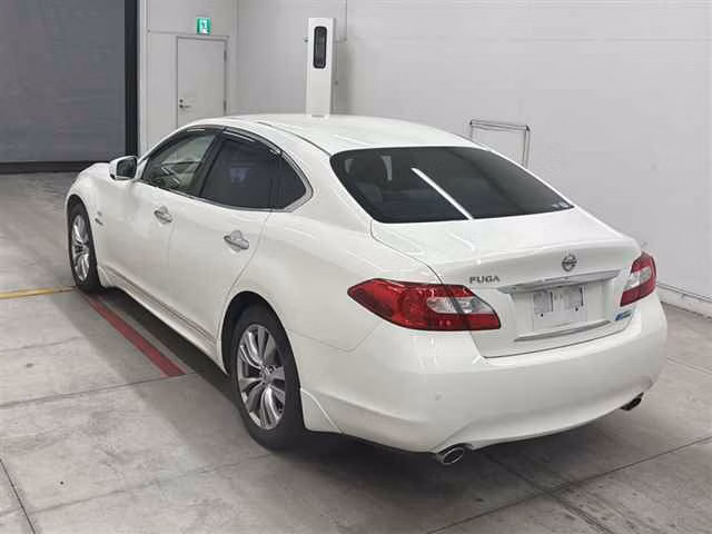 NISSAN FUGA