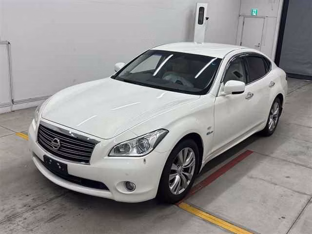 NISSAN FUGA