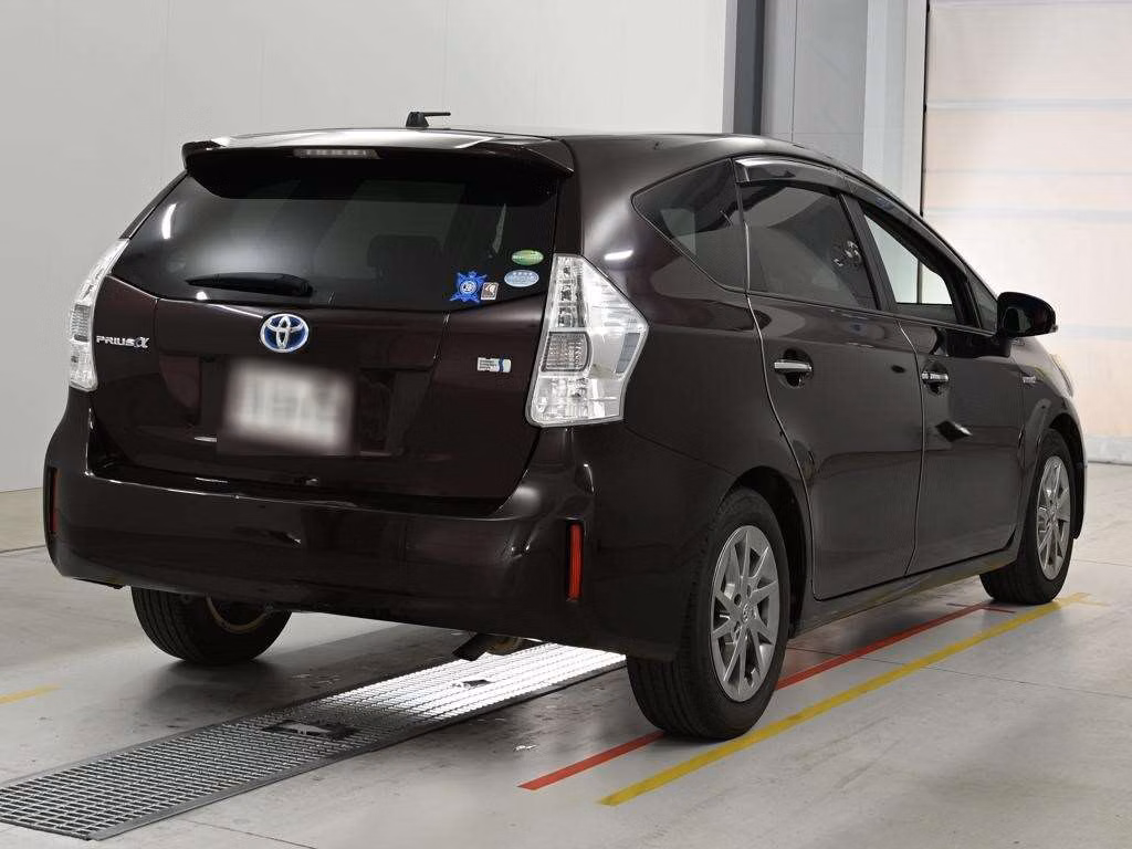 TOYOTA PRIUS ALPHA