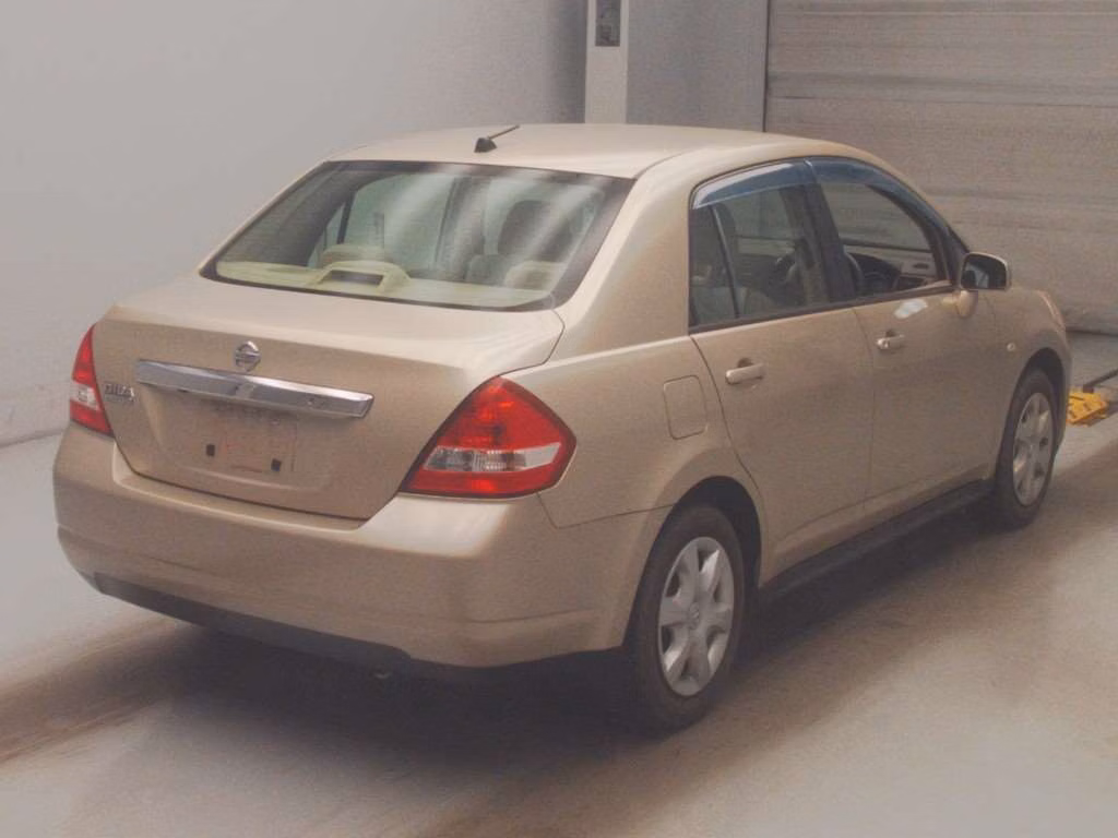 NISSAN TIIDA LATIO