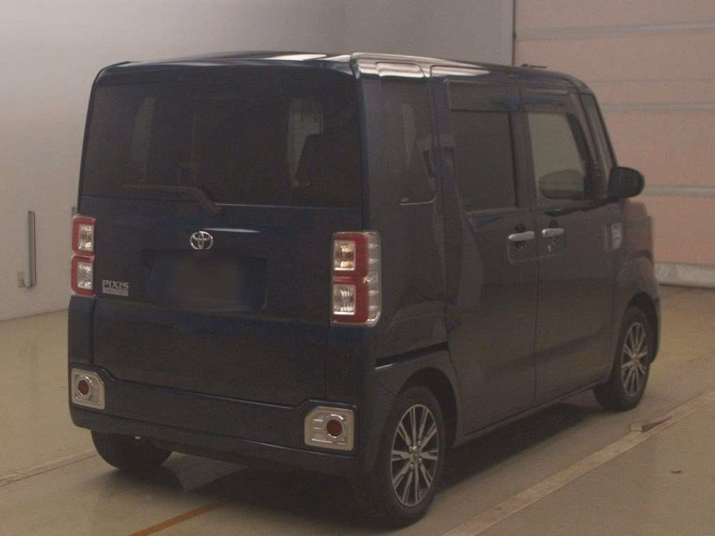 TOYOTA PIXIS MEGA