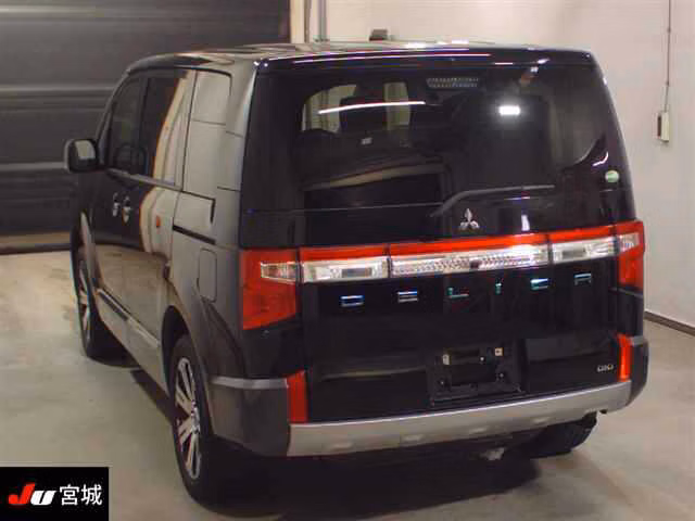 MITSUBISHI DELICA D:5